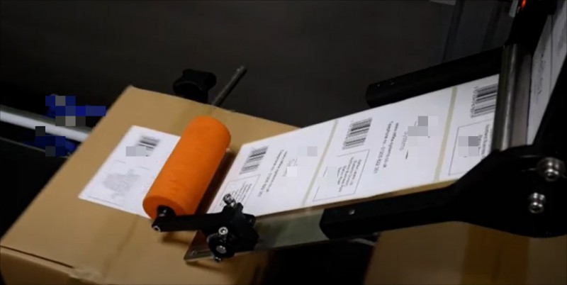 滾貼式打印貼標一體機.png 滾貼式打印貼標一體機.png